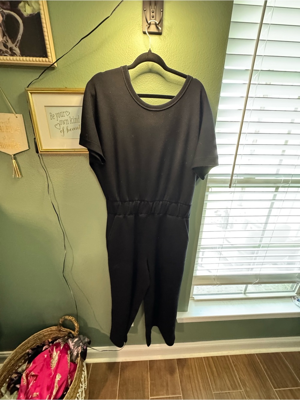 SPANX AirEssentials Black Short Sleeve Jumpsuit Cropped Leg Pockets Size Large - Picture 3 of 4